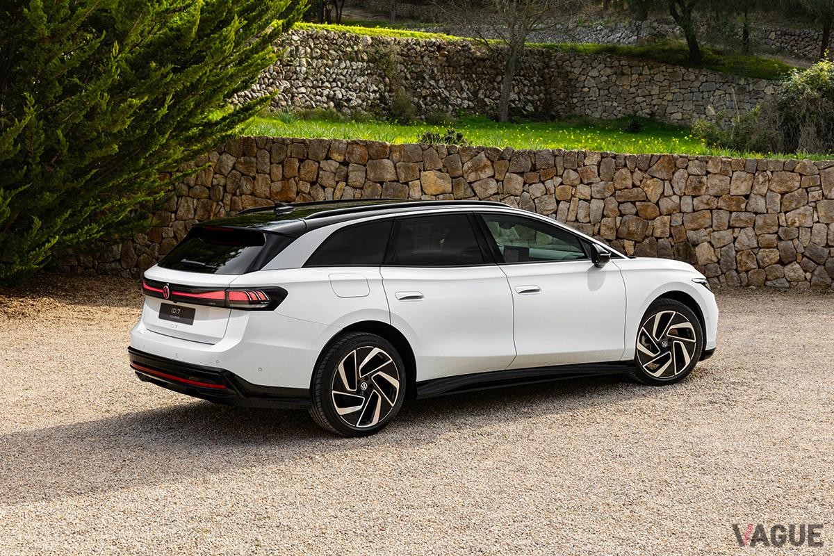 世界初公開されたVWのフラッグシップ電動ワゴン新型「ID.7ツアラー」
