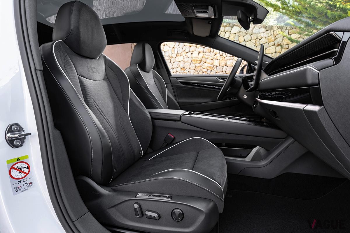 世界初公開されたVWのフラッグシップ電動ワゴン新型「ID.7ツアラー」のインテリア