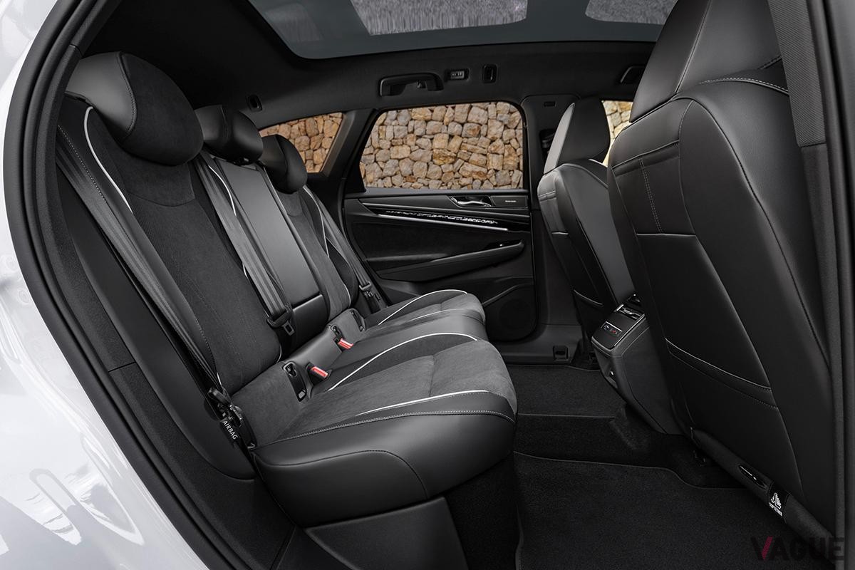 世界初公開されたVWのフラッグシップ電動ワゴン新型「ID.7ツアラー」のインテリア