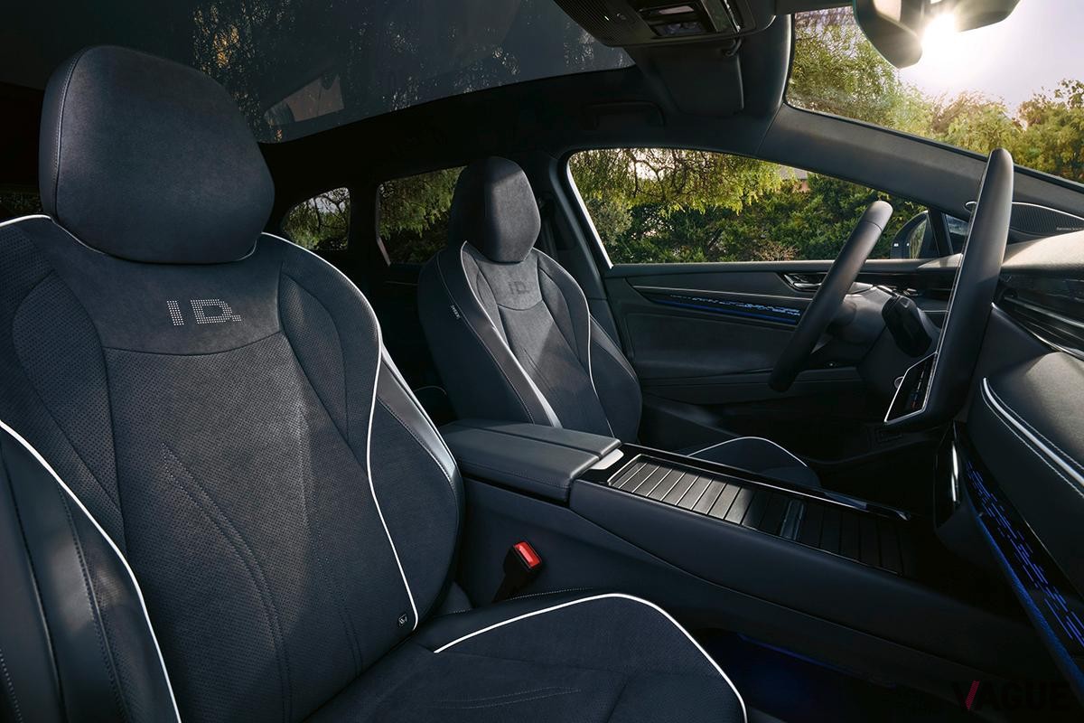 世界初公開されたVWのフラッグシップ電動ワゴン新型「ID.7ツアラー」のインテリア