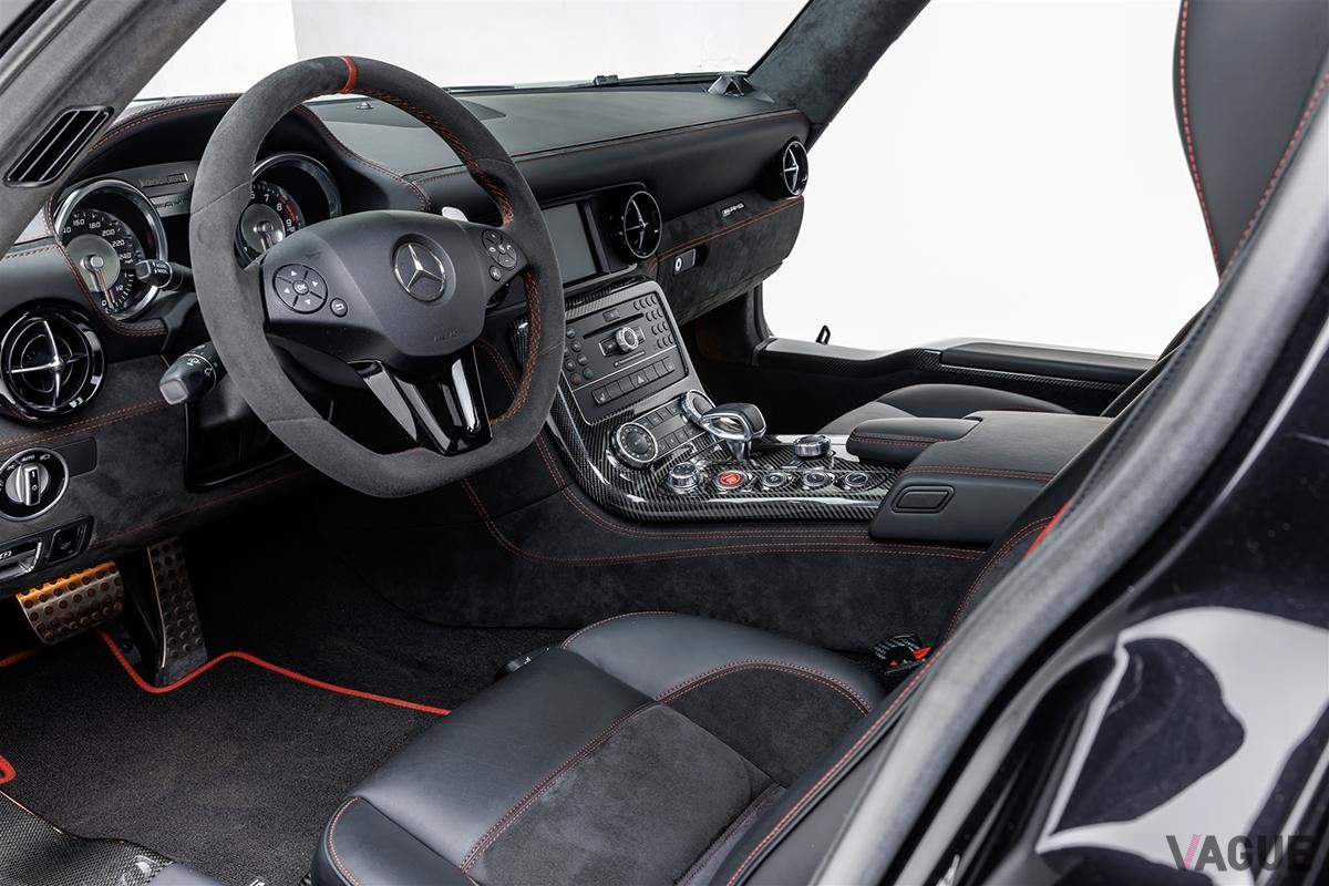 オークションに登場した2014年式メルセデス・ベンツ「SLS AMGブラックシリーズ」のインテリア