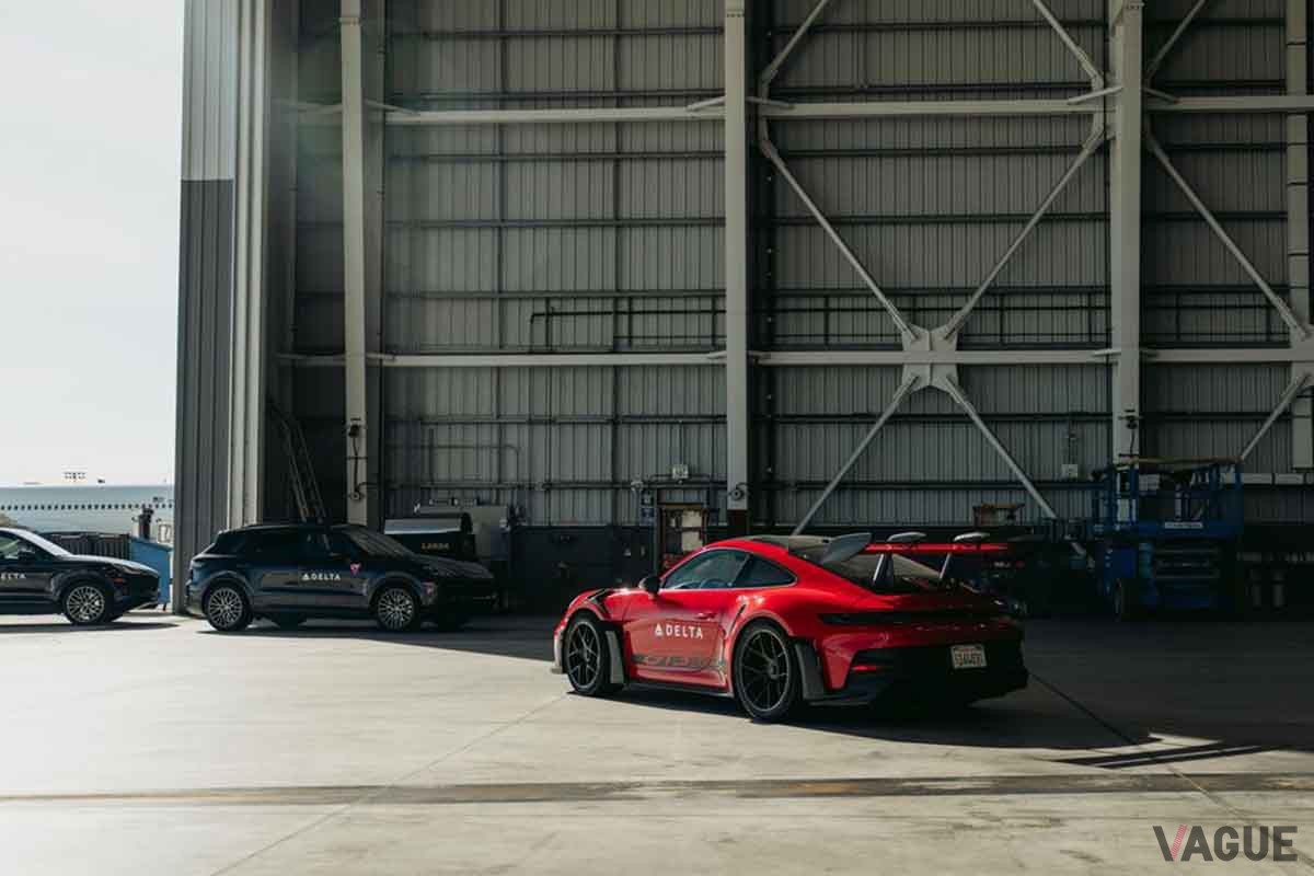 デルタ航空がロサンゼルス空港で送迎に用いたポルシェ「911GT3」