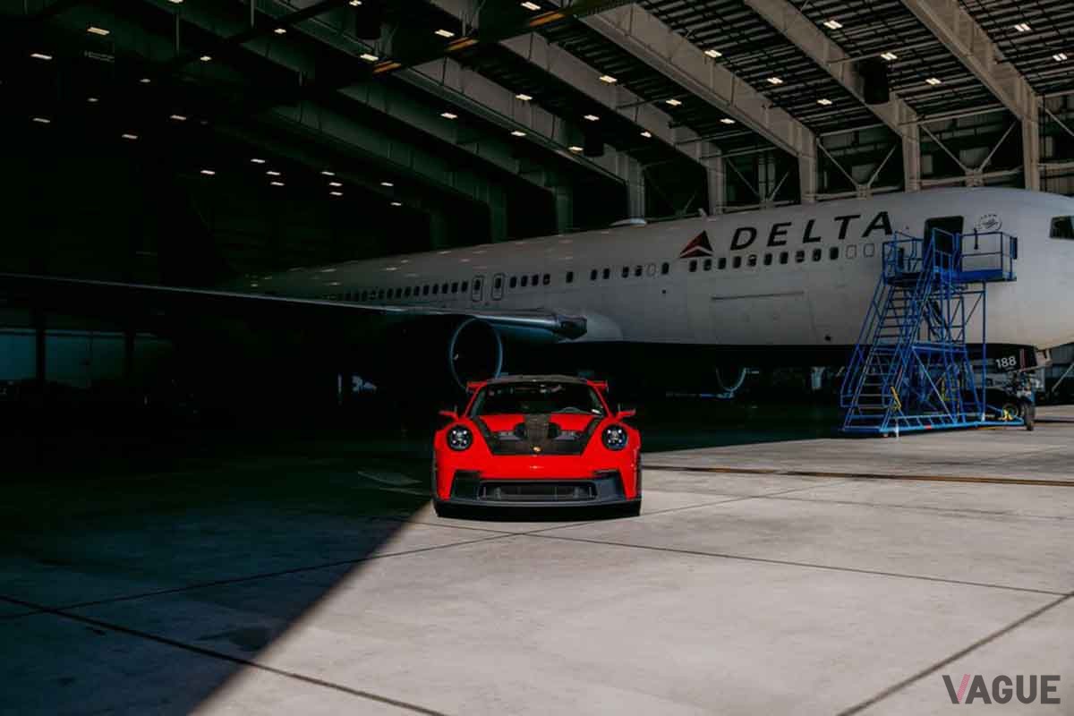 デルタ航空がロサンゼルス空港で送迎に用いたポルシェ「911GT3」