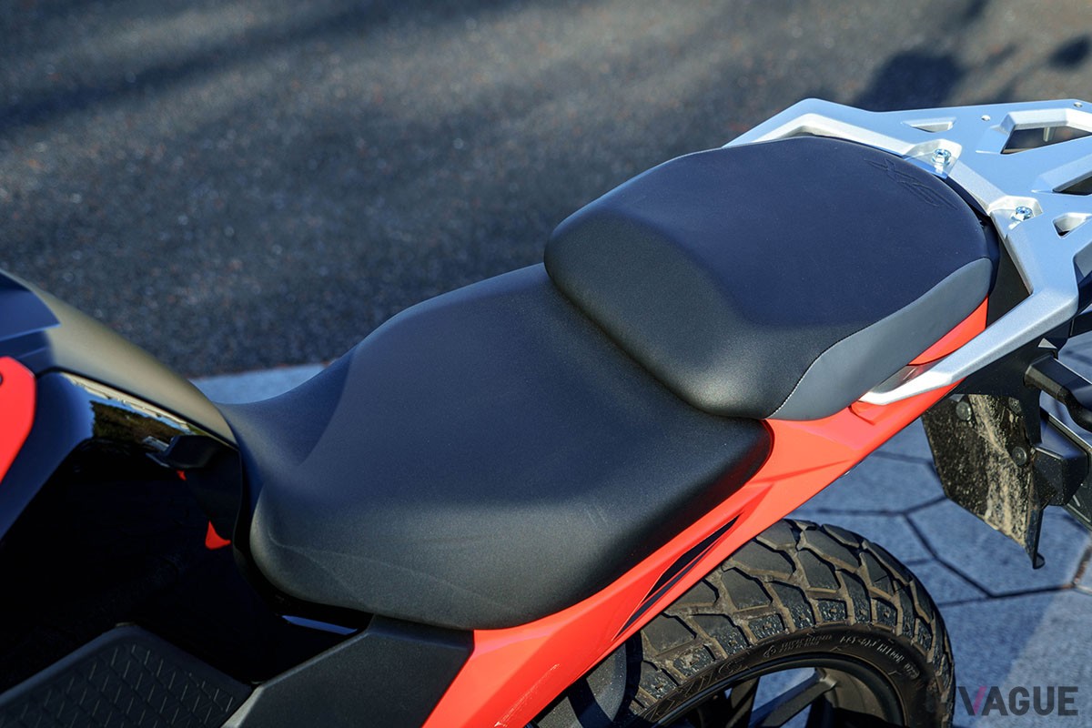 スズキの新型「Vストローム250SX」は、快適にツーリングを楽しめてさまざまな道を走破できる、まさにアドベンチャーバイクらしいモデル
