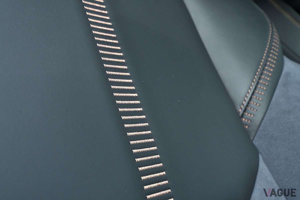 トヨタ「ヤリスクロス」がベースといわれるが、中身や出来栄えはそれとは別格の完成度を誇るレクサス新型「LBX」