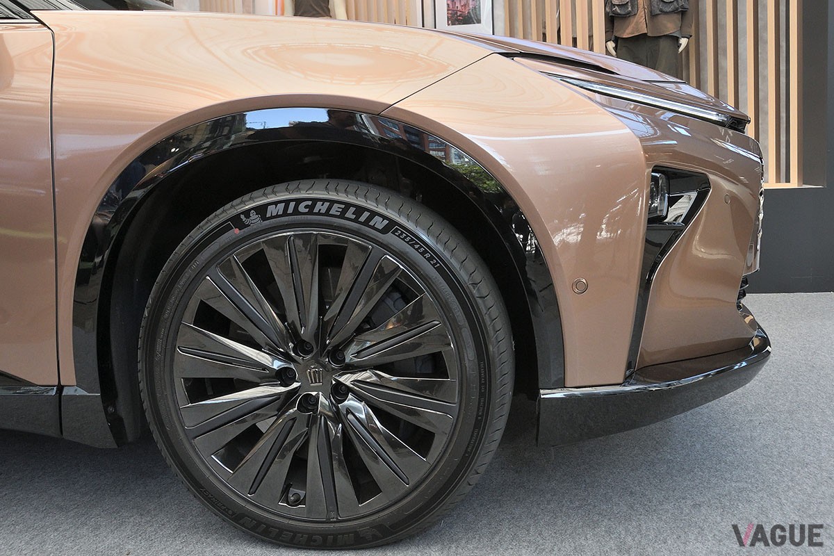 どの席でも快適なロングドライブを楽しめる、開放的で広々としたリアシートを備えるトヨタ新型「クラウン・エステート」