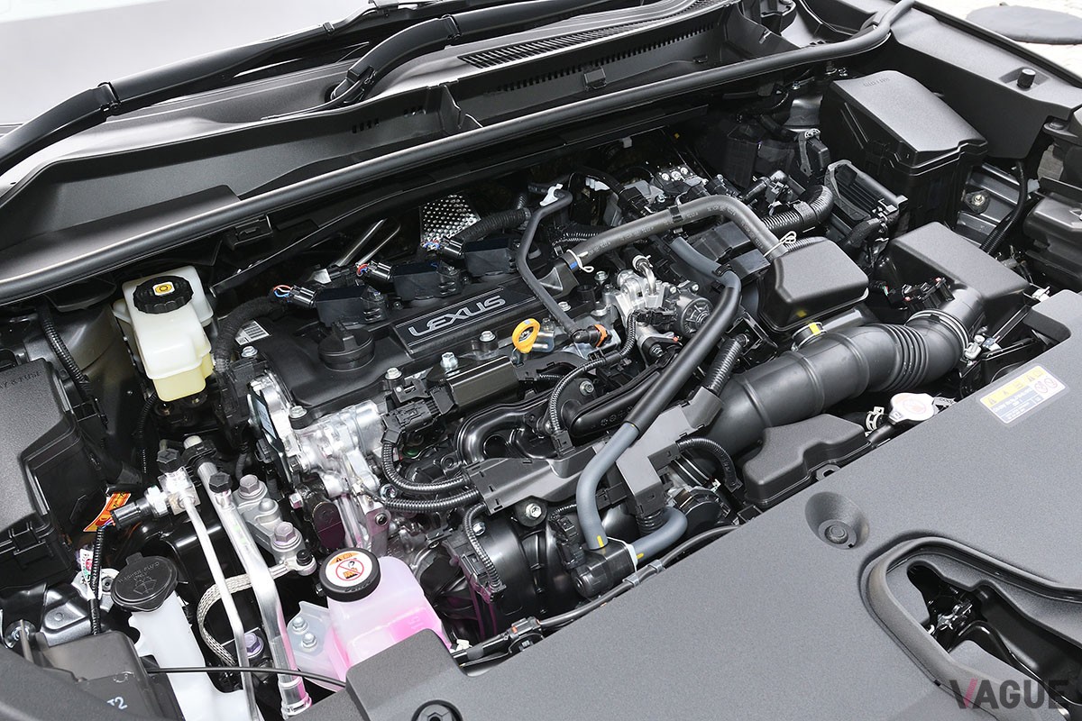 トヨタ「ヤリスクロス」がベースといわれるが、中身や出来栄えはそれとは別格の完成度を誇るレクサス新型「LBX」