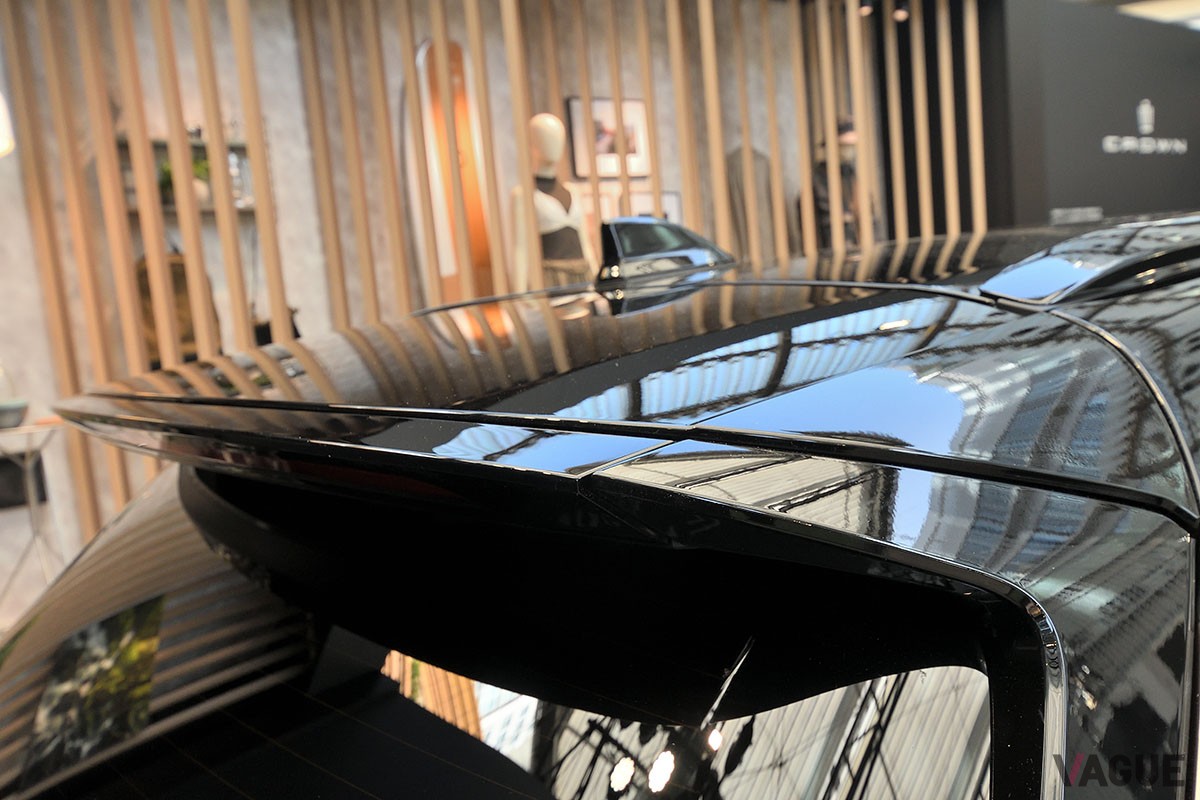 どの席でも快適なロングドライブを楽しめる、開放的で広々としたリアシートを備えるトヨタ新型「クラウン・エステート」