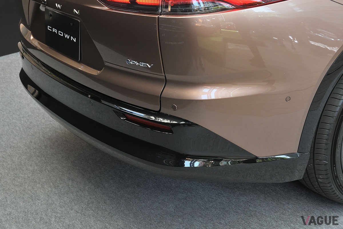 どの席でも快適なロングドライブを楽しめる、開放的で広々としたリアシートを備えるトヨタ新型「クラウン・エステート」