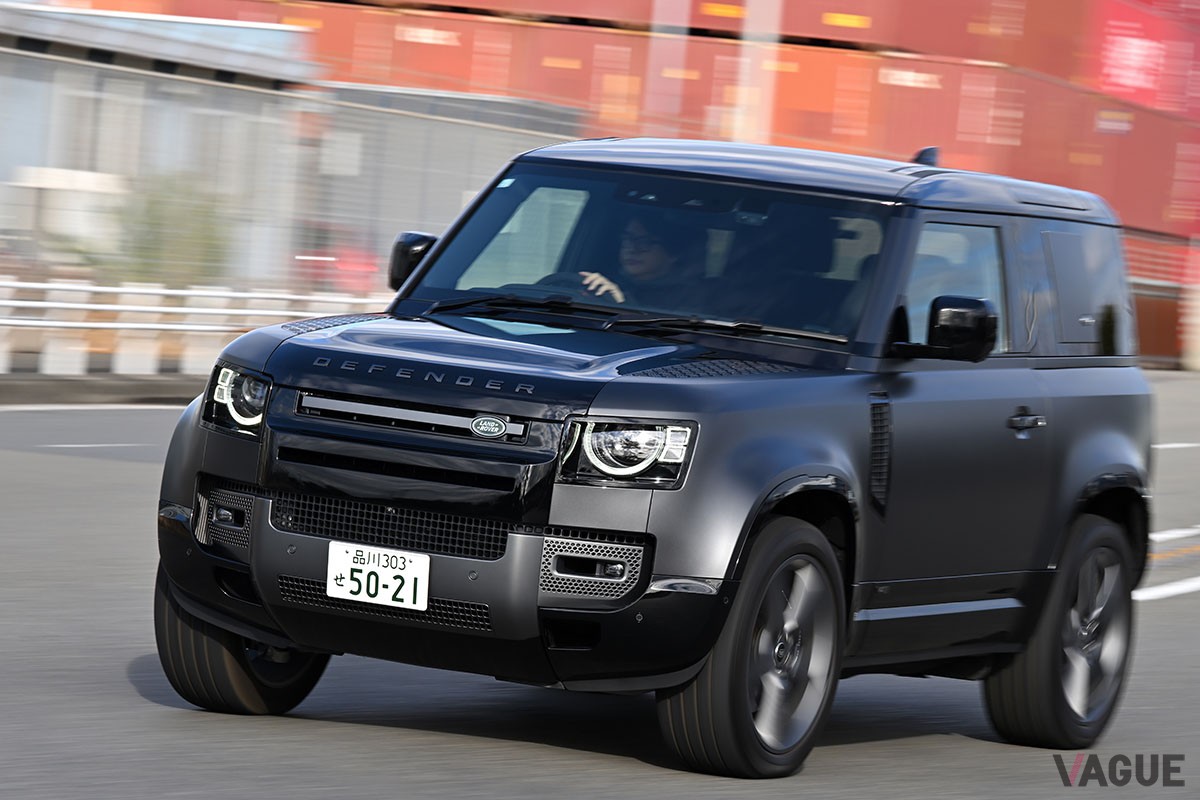 5リッターのスーパーチャージャーつきV8エンジンを搭載したランドローバー「ディフェンダー90 V8 カルパチアン エディション」