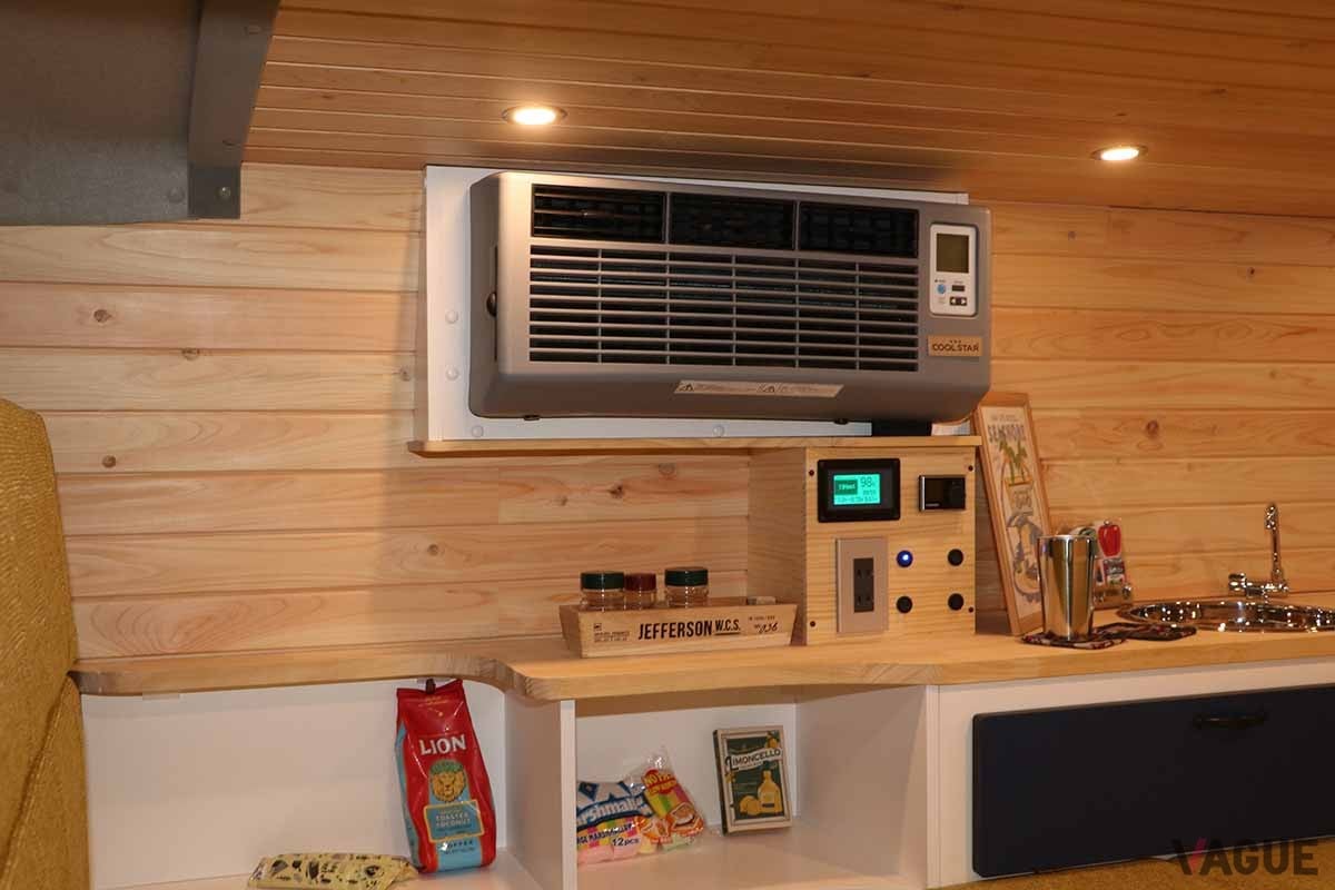 車載クーラー。小型化と低価格が進み、最近では軽キャンピングカーでも定番になりつつある