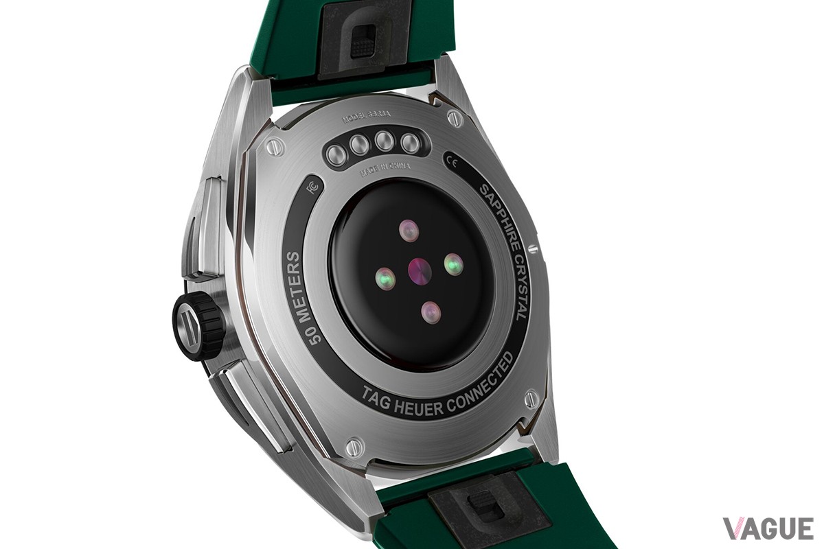 2024年に登場した「Calibre E4」新色グリーン（22万円、消費税込）。堅牢な45mmステンレスケースに艶やかなセラミックベゼルが美しく映える
