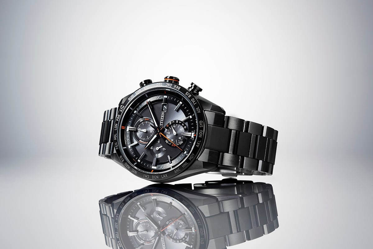 「アテッサ ACT Line AT8185-62E」／ブラックのマットなケース・バンドに対してベゼルにミラー仕上げを施し、そのコントラストが美しい