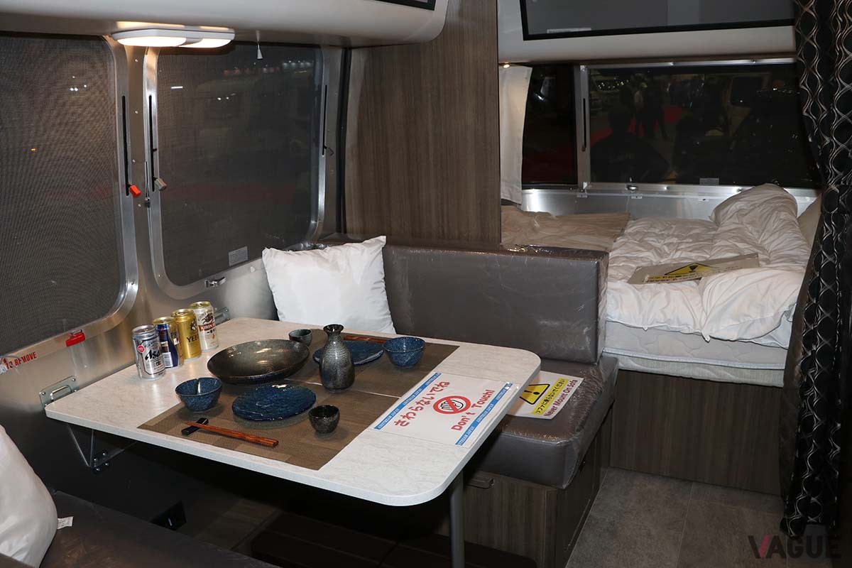 キャンピングトレーラー「エアストリーム」のインテリア