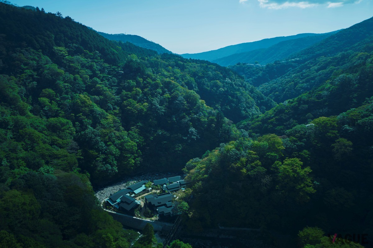 静寂に包まれながら本物の快適を追求する隠れ家のようなヴィラ