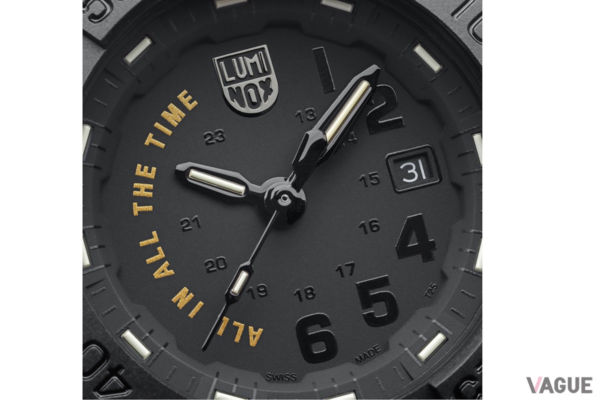 ミッションを前にし、隊員たちがコール＆レスポンスするという“All In All The Time”のモットー