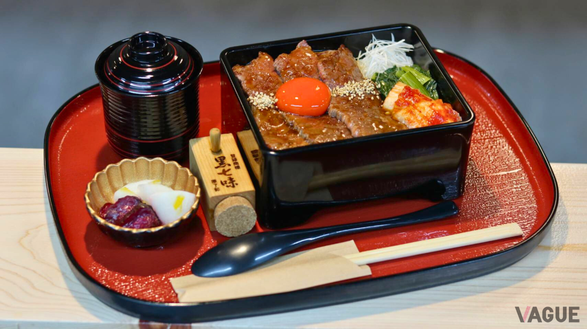 神戸牛を使用した「神戸牛特上焼肉重」。セット3,850円（税抜）