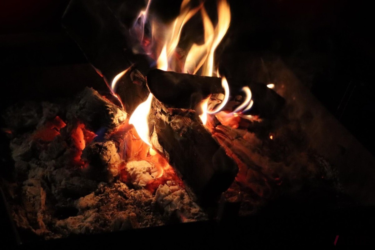 夜は焚き火でリラックス