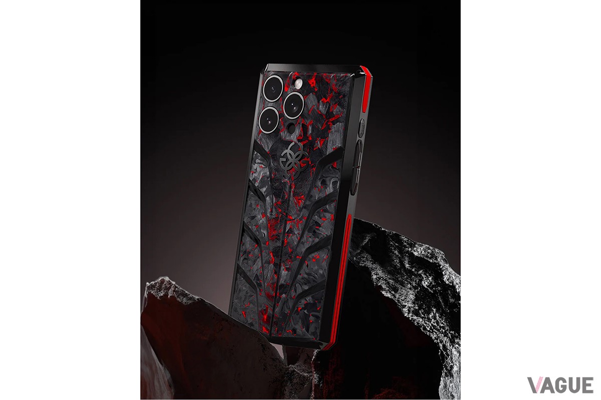 赤が鮮烈な「Red Carbon」モデル