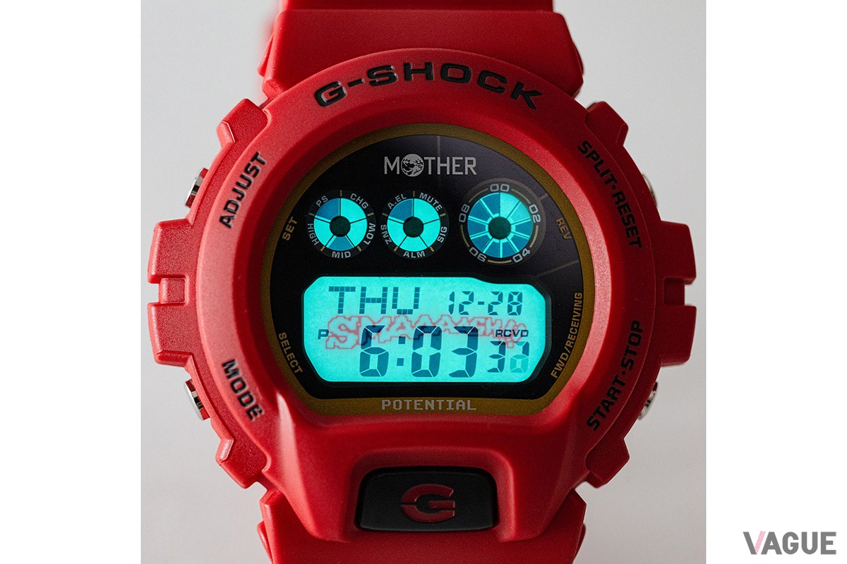 G-SHOCKの代表的なモデルである「GW-6900」をベースにし、鮮やかなMOTHERレッドで仕上げらた別注アイテム