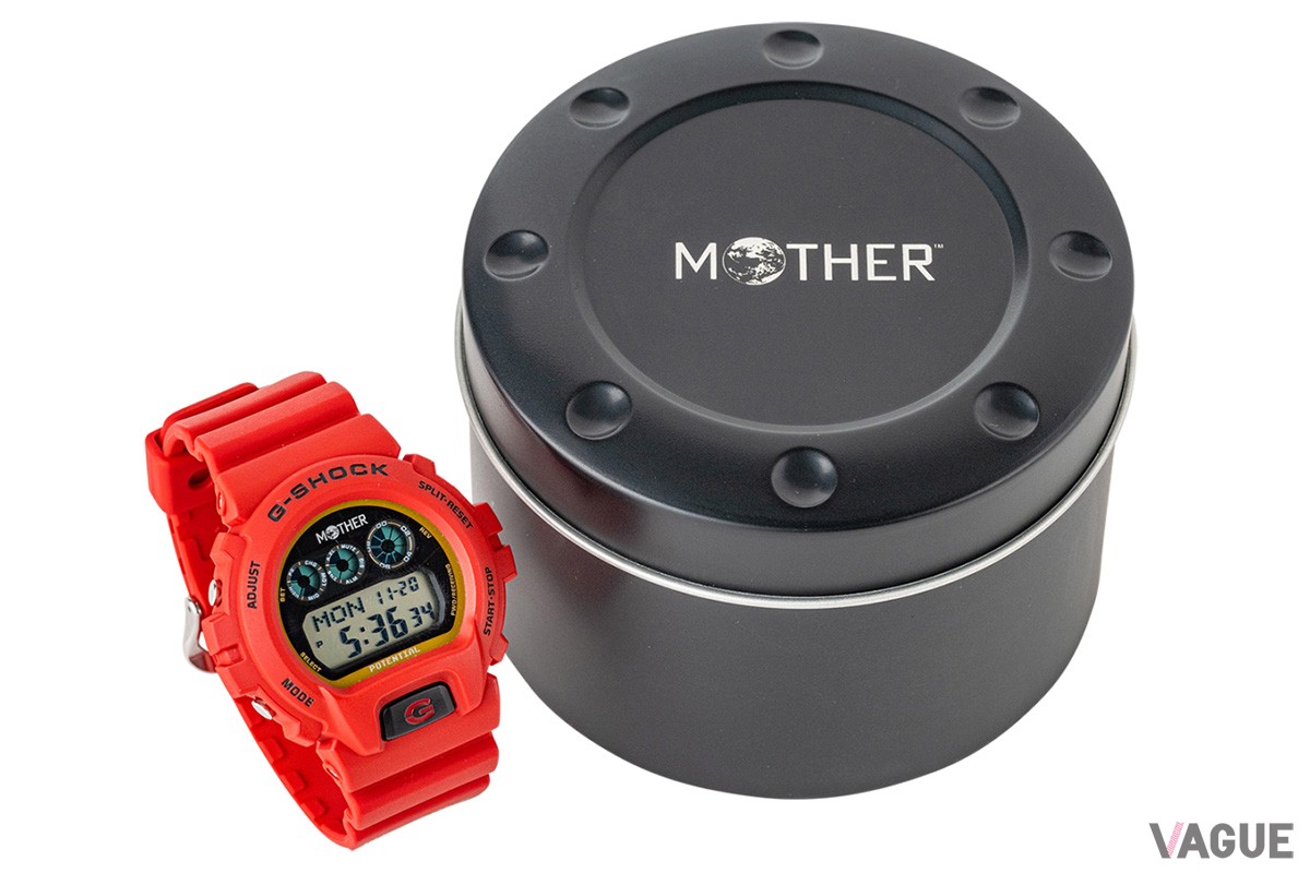 G-SHOCKの代表的なモデルである「GW-6900」をベースにし、鮮やかなMOTHERレッドで仕上げらた別注アイテム