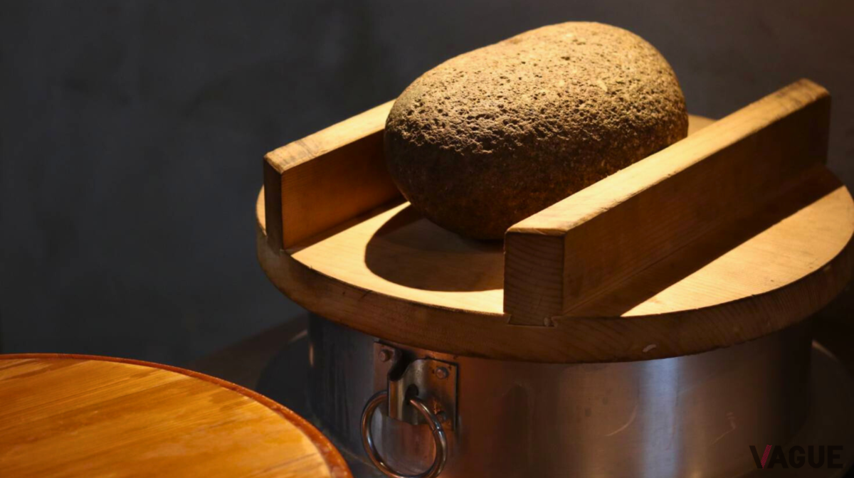 釜焚きにもこだわっており、超高温で厚手の羽釜で炊き上げたご飯を提供