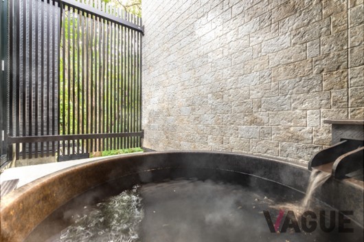 サウナのそばにある露天風呂