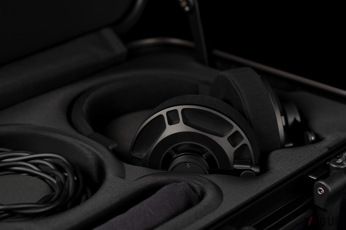 平面磁界型ヘッドホンの新フラッグシップ「D7000」