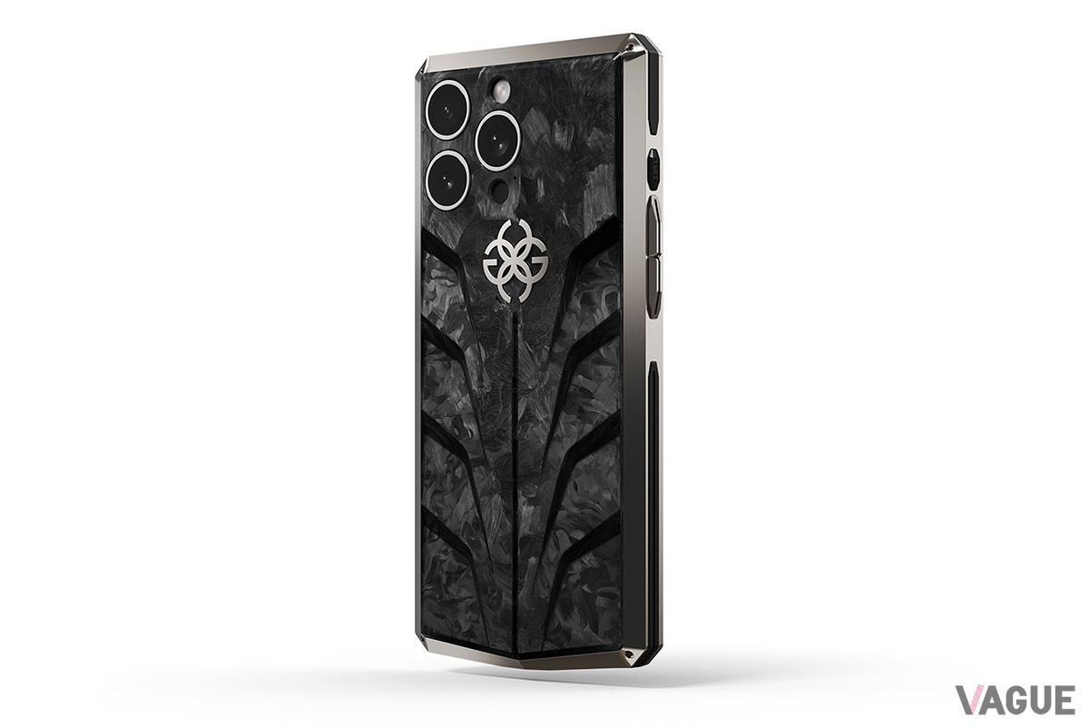 「Silver Carbon」。レーシングスポーツウォッチコレクションからのインスパイアによりスポーティーなテイストも