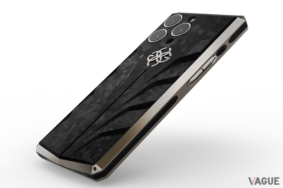「Silver Carbon」。レーシングスポーツウォッチコレクションからのインスパイアによりスポーティーなテイストも