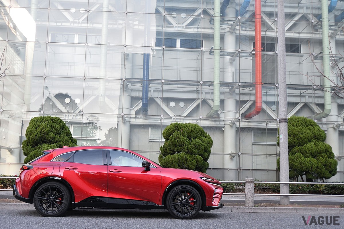 トヨタ「クラウン・スポーツ」のPHEV仕様「RS」グレードは、圧倒的な加速を味わえるスポーティモデル