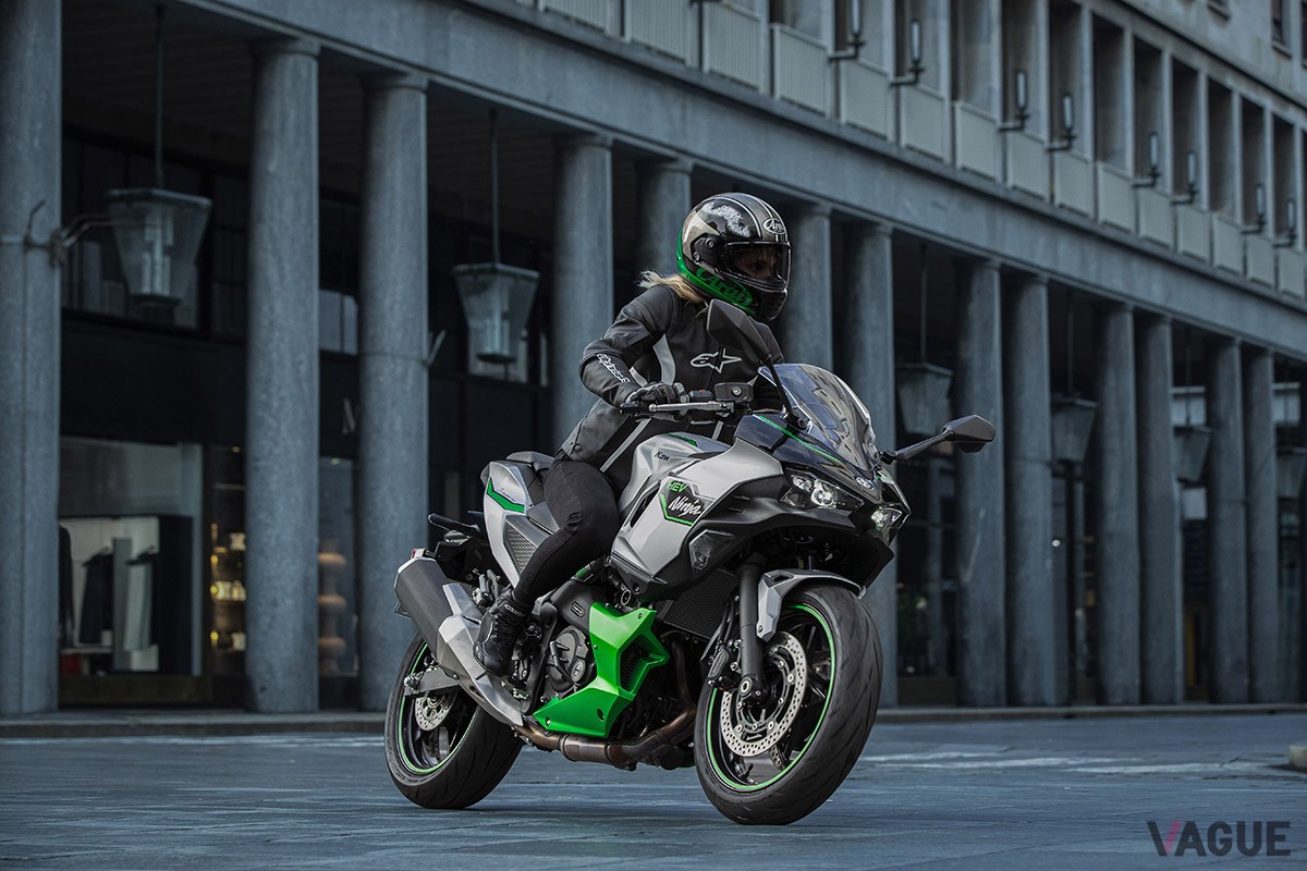 カワサキ「Ninja 7 ハイブリッド」はエンジン車とEVの長所を併せ持ち、あらゆるシーンでかつてない走行体験を楽しめる画期的なバイク