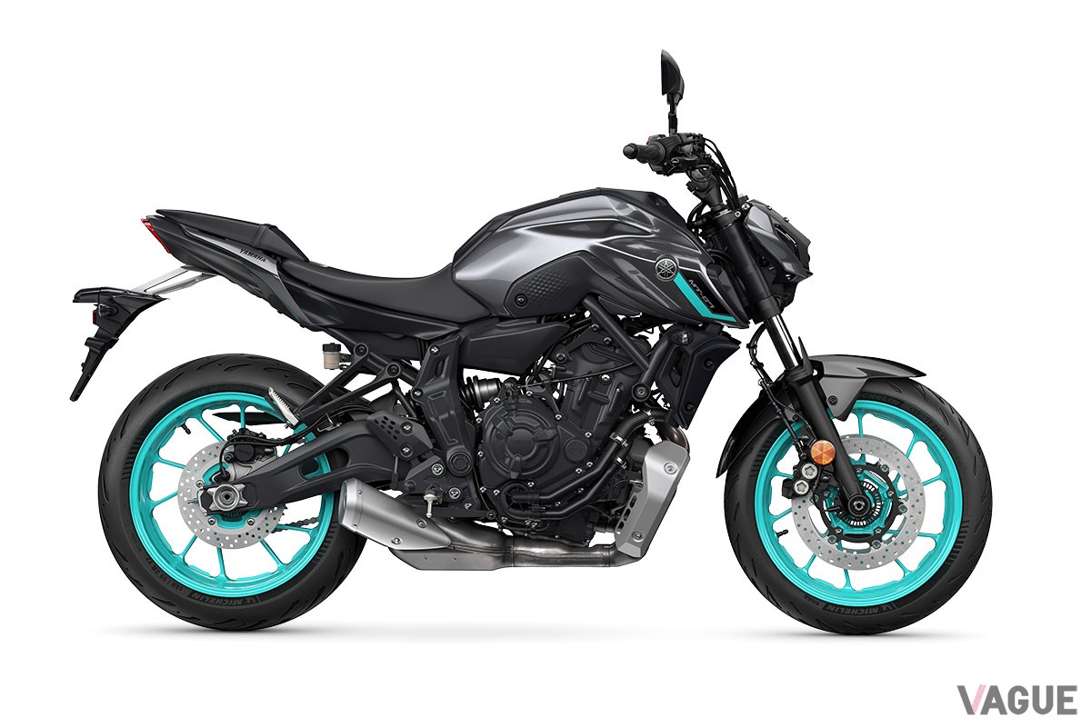 ヤマハのロードスポーツバイク「MT-07 ABS」の2024年モデルは、刷新されたカラーラインナップと利便性の高い新装備が魅力的
