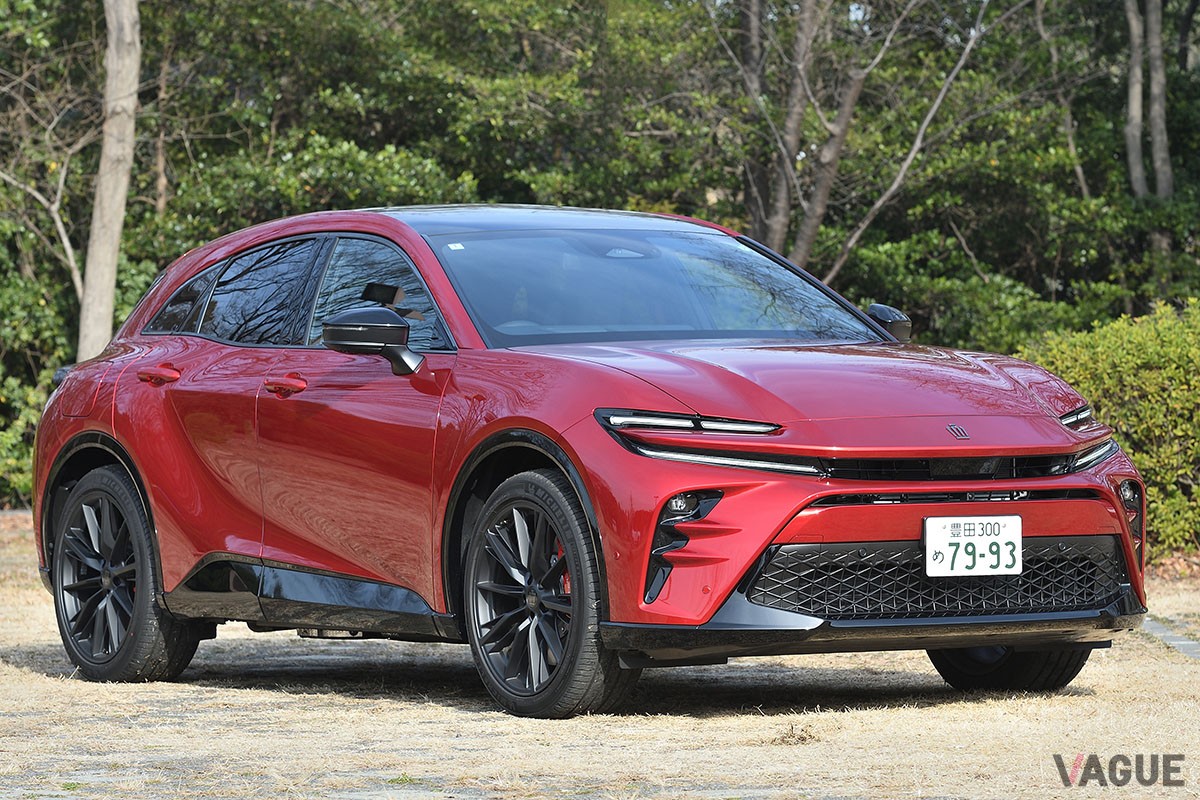 トヨタ「クラウン・スポーツ」のPHEV仕様「RS」グレードは、圧倒的な加速を味わえるスポーティモデル