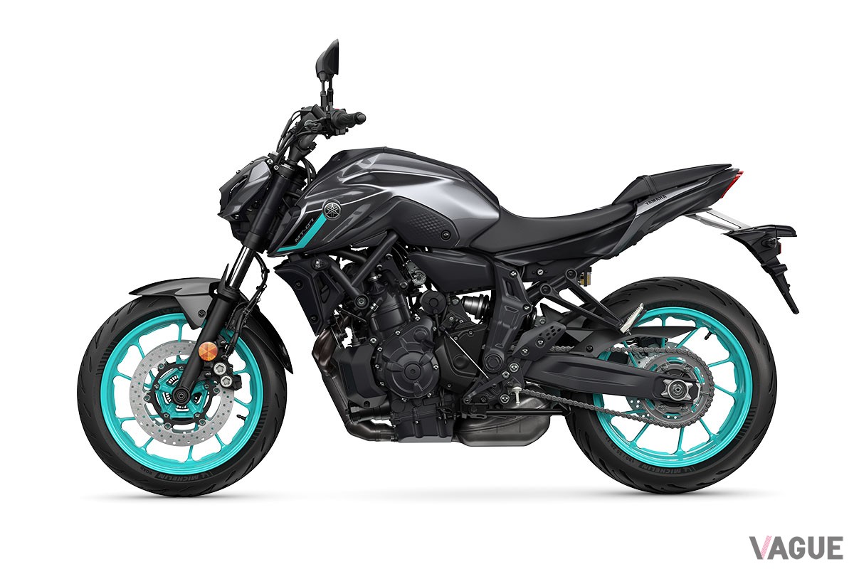 ヤマハのロードスポーツバイク「MT-07 ABS」の2024年モデルは、刷新されたカラーラインナップと利便性の高い新装備が魅力的