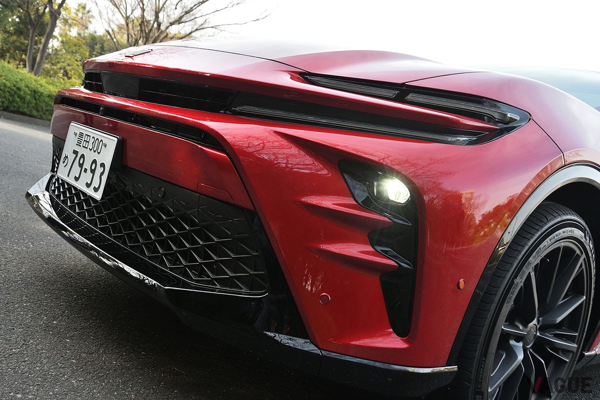 トヨタ「クラウン・スポーツ」のPHEV仕様「RS」グレードは、圧倒的な加速を味わえるスポーティモデル