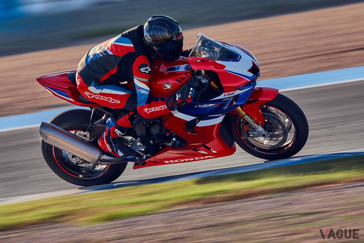 パワーユニットはもちろんのこと車体設計や電子制御もアップデートされたホンダの新型「CBR1000RR-R ファイヤーブレード」と「CBR1000RR-R ファイヤーブレード SP」