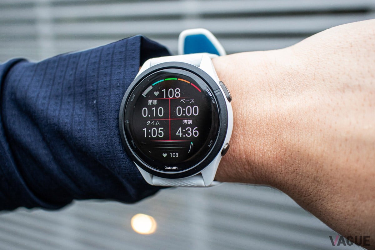 ランニング中の計測画面。自分好みのレイアウトに変更可能。6分割レイアウトの上に配置している“心拍ゾーンゲージ”は、自分の心拍数がきつい状態なのかを色で識別。ランニング中でも感覚的に判断できるため、オーバートレーニングの予防にも役立つ