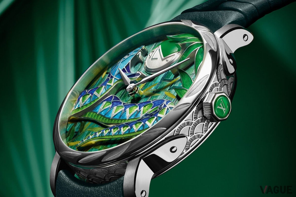 細密な寄木細工で静謐な竹林を、またシャンルべエナメルで圧倒的な生命力を表現した「スネークス ジャングル」