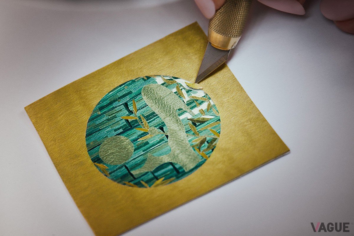 背景に描かれた竹林は合計367個のピースからなるもの。4種類の木材と3色のわら、2種類の羊皮紙が使用されている