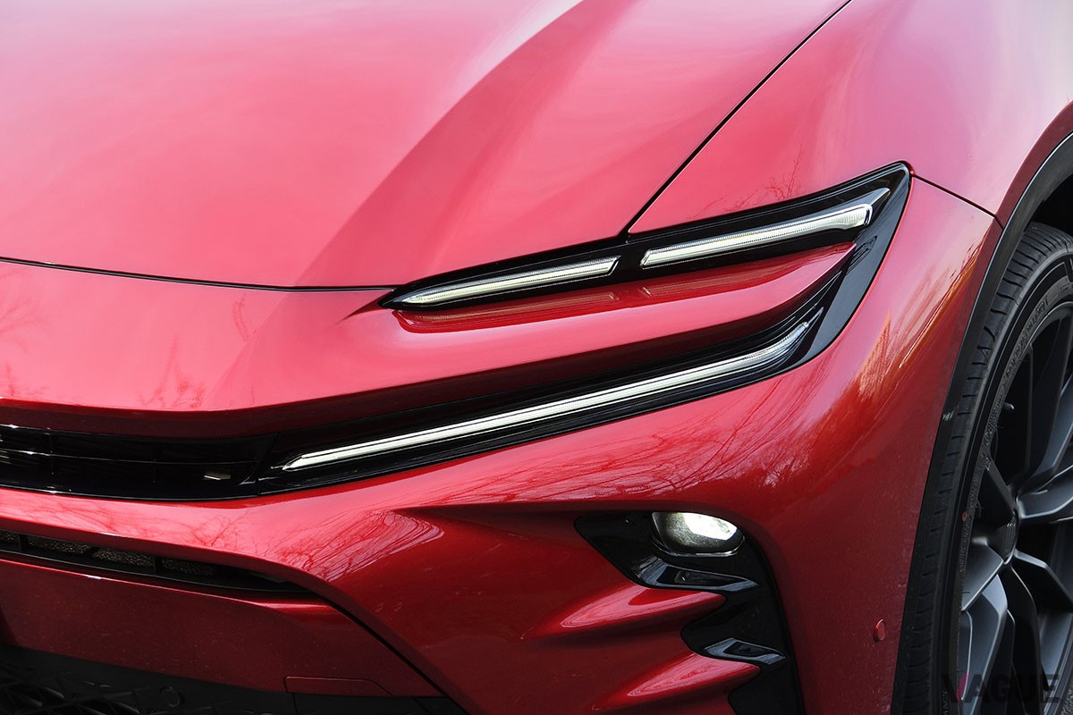 トヨタ「クラウン・スポーツ」のPHEV仕様「RS」グレードは、圧倒的な加速を味わえるスポーティモデル