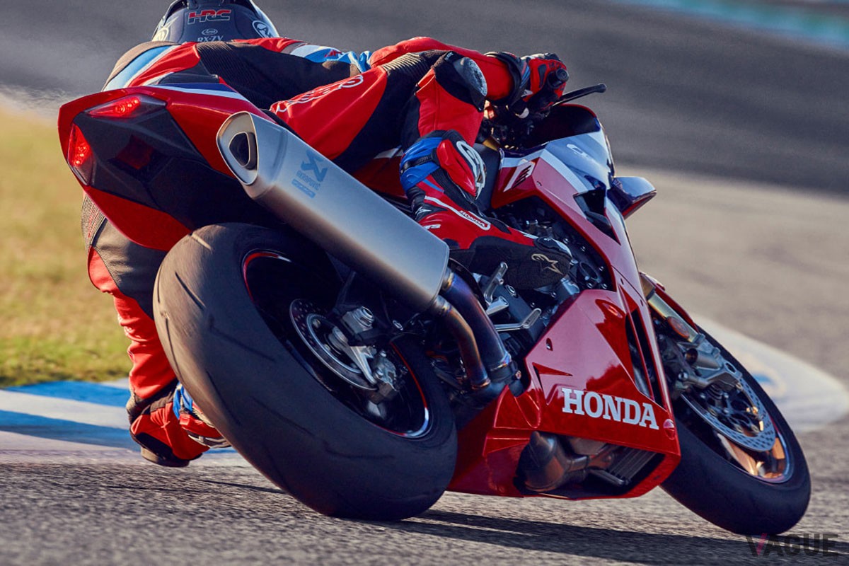 パワーユニットはもちろんのこと車体設計や電子制御もアップデートされたホンダの新型「CBR1000RR-R ファイヤーブレード」と「CBR1000RR-R ファイヤーブレード SP」