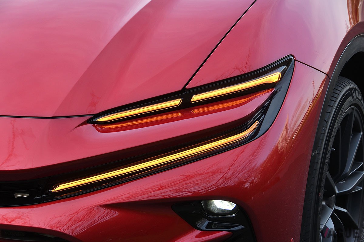 トヨタ「クラウン・スポーツ」のPHEV仕様「RS」グレードは、圧倒的な加速を味わえるスポーティモデル