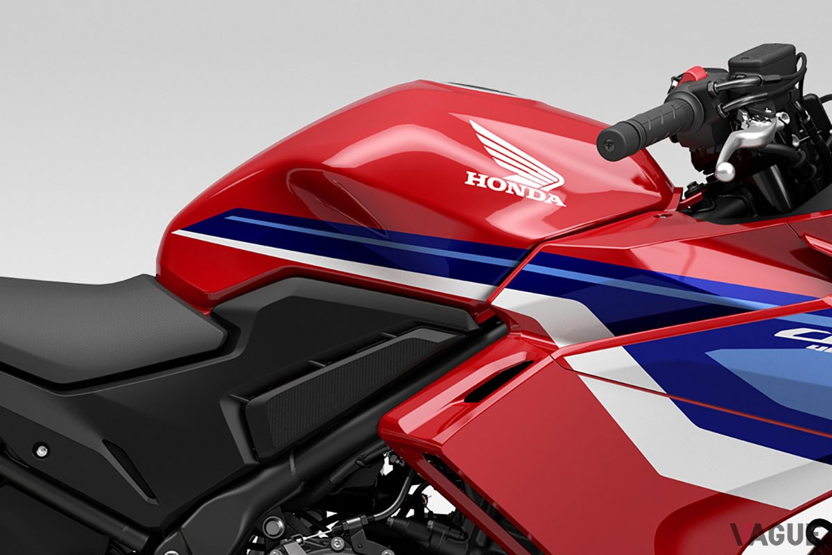 新形状のカウル、ヘッドライト、テールランプなどを採用してルックスを一新したホンダ新型「CBR400R」