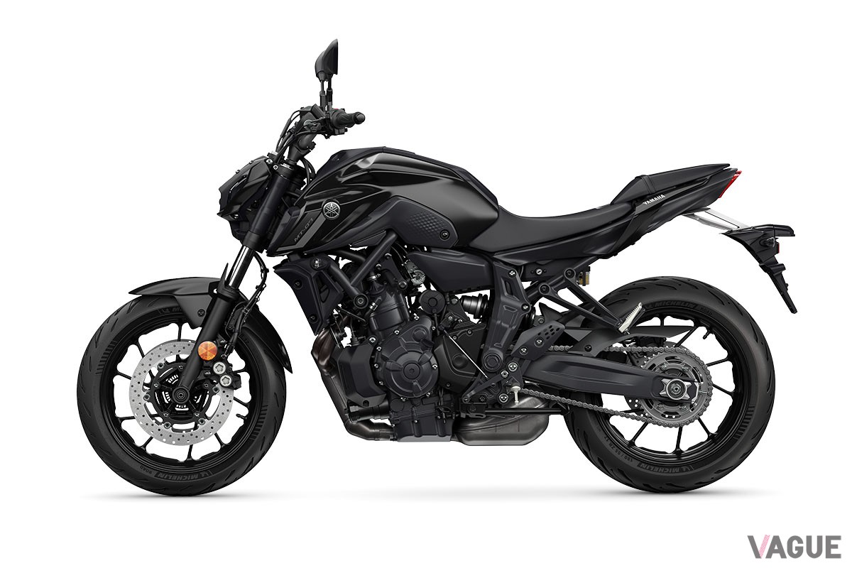 ヤマハのロードスポーツバイク「MT-07 ABS」の2024年モデルは、刷新されたカラーラインナップと利便性の高い新装備が魅力的