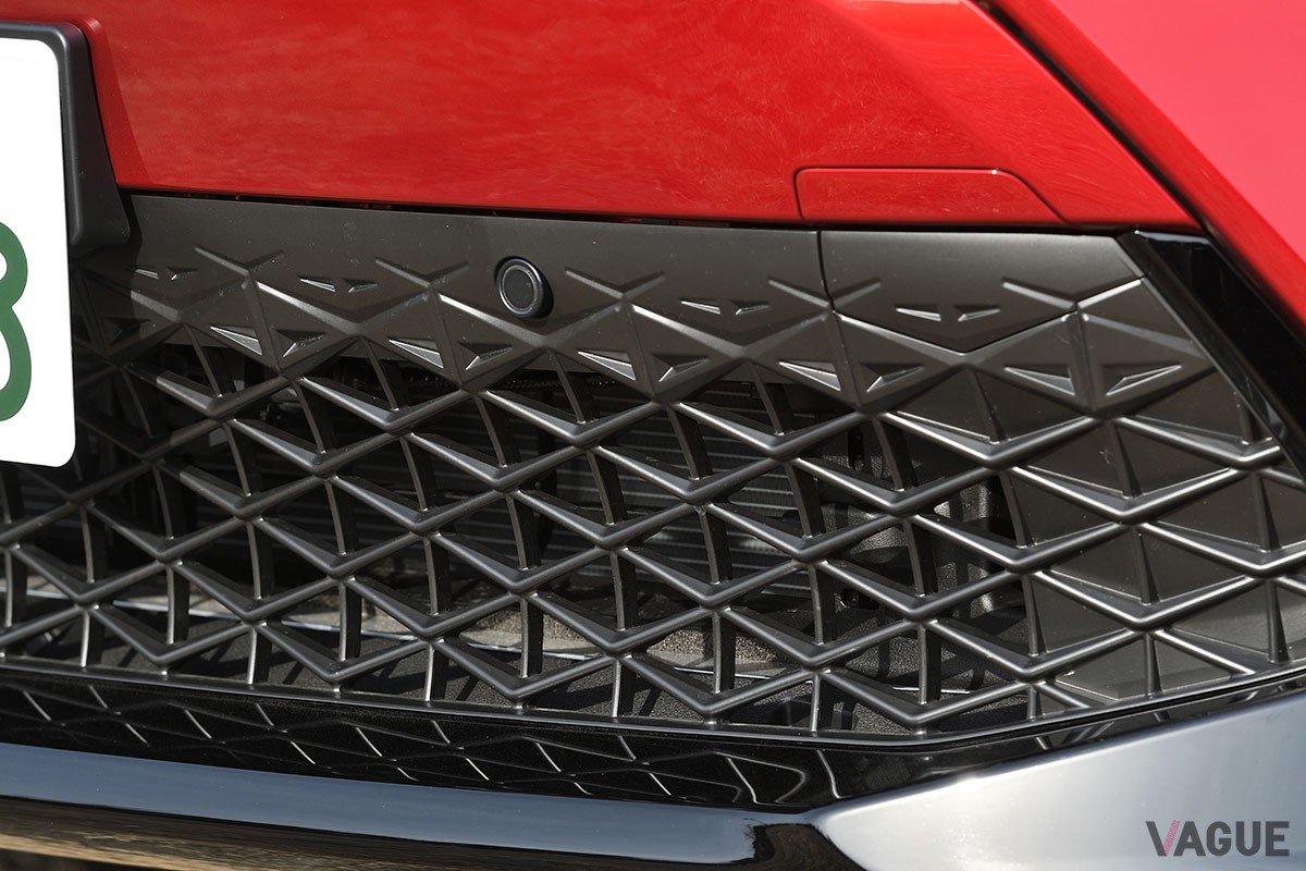 トヨタ「クラウン・スポーツ」のPHEV仕様「RS」グレードは、圧倒的な加速を味わえるスポーティモデル