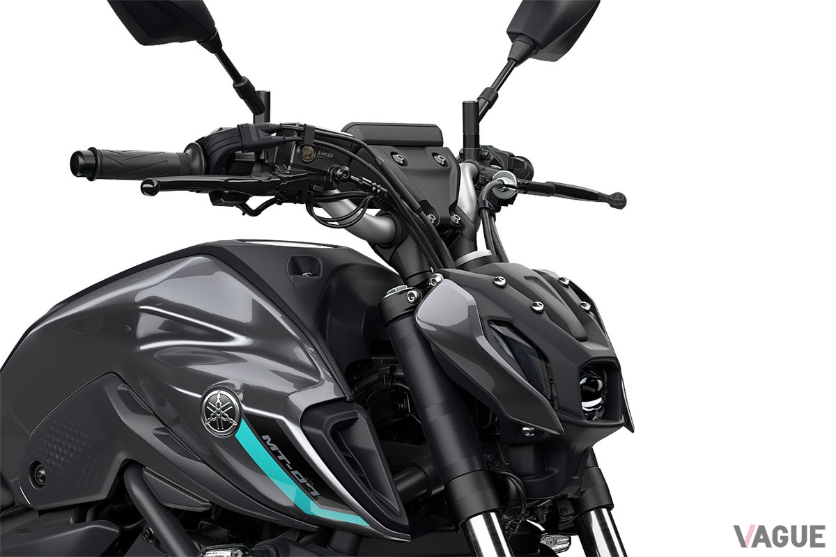 ヤマハのロードスポーツバイク「MT-07 ABS」の2024年モデルは、刷新されたカラーラインナップと利便性の高い新装備が魅力的