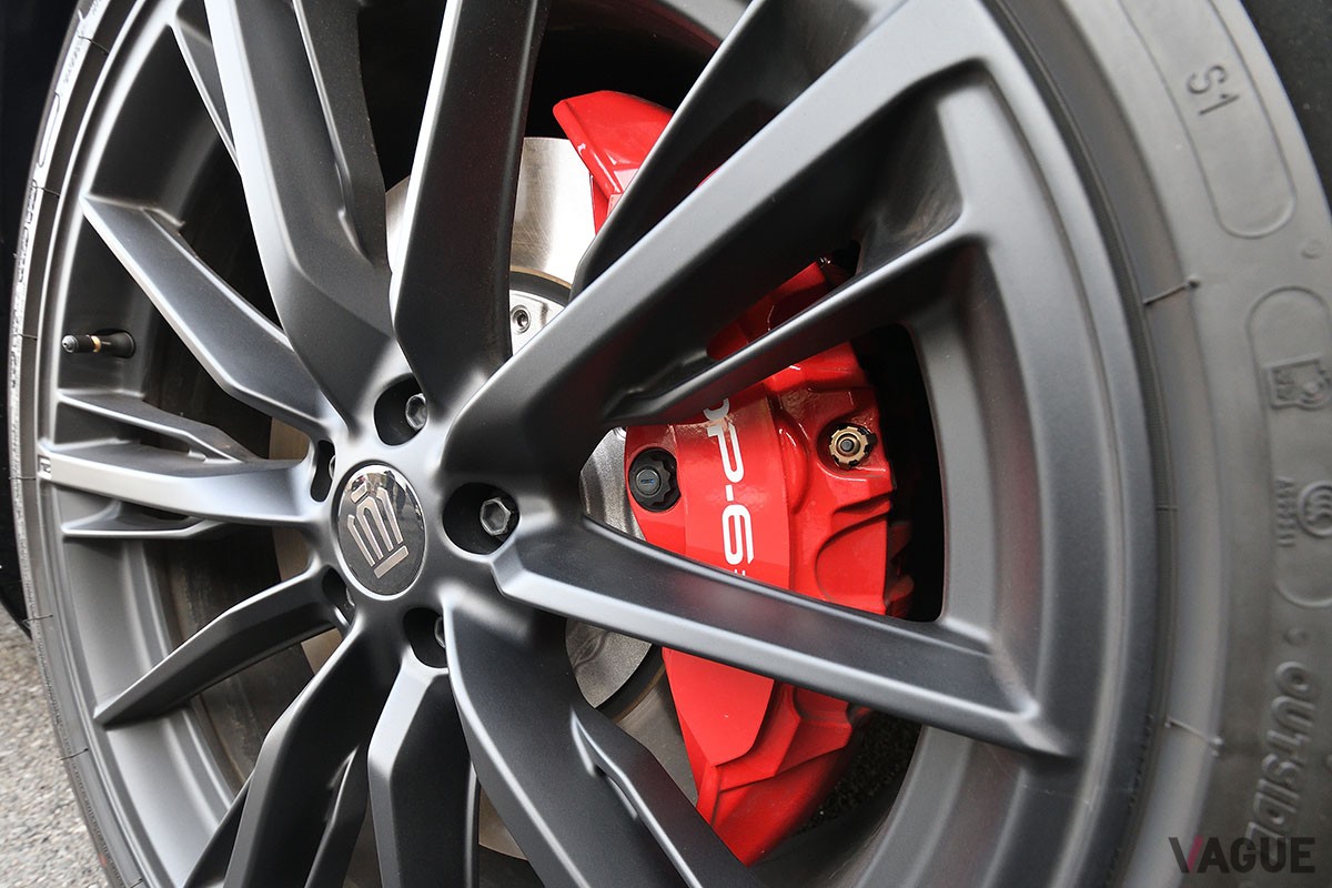 トヨタ「クラウン・スポーツ」のPHEV仕様「RS」グレードは、圧倒的な加速を味わえるスポーティモデル