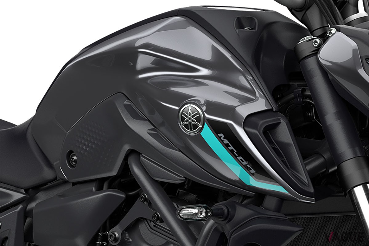 ヤマハのロードスポーツバイク「MT-07 ABS」の2024年モデルは、刷新されたカラーラインナップと利便性の高い新装備が魅力的