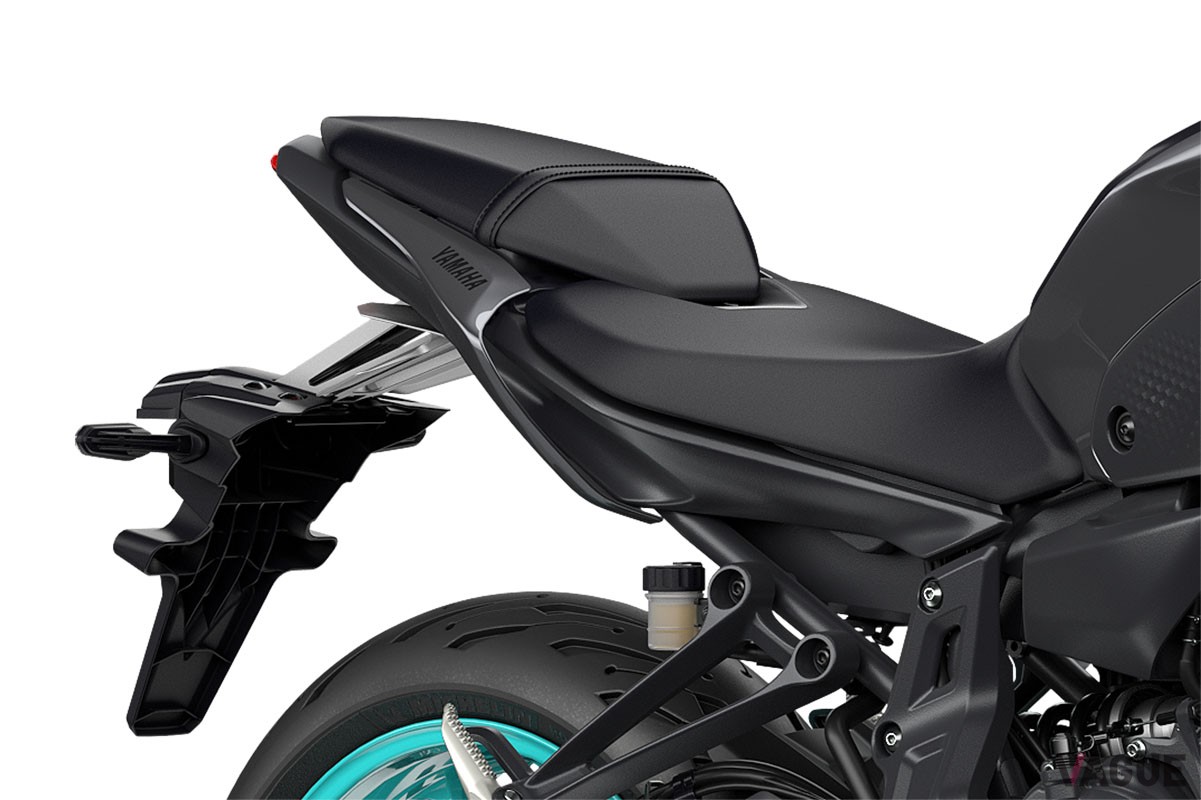 ヤマハのロードスポーツバイク「MT-07 ABS」の2024年モデルは、刷新されたカラーラインナップと利便性の高い新装備が魅力的